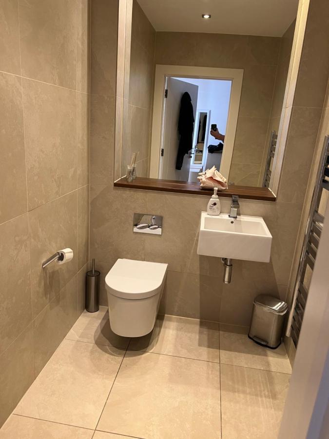 3 Bed/3.5 Bath Gated Mews House W/ Private Garden Vakantiehuis *