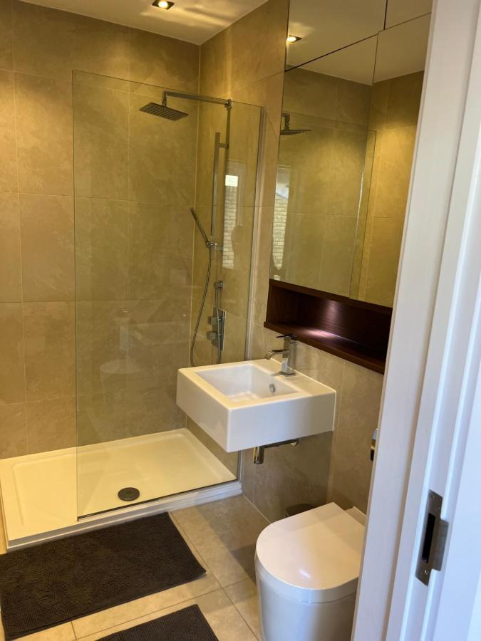 3 Bed/3.5 Bath Gated Mews House W/ Private Garden Vakantiehuis *